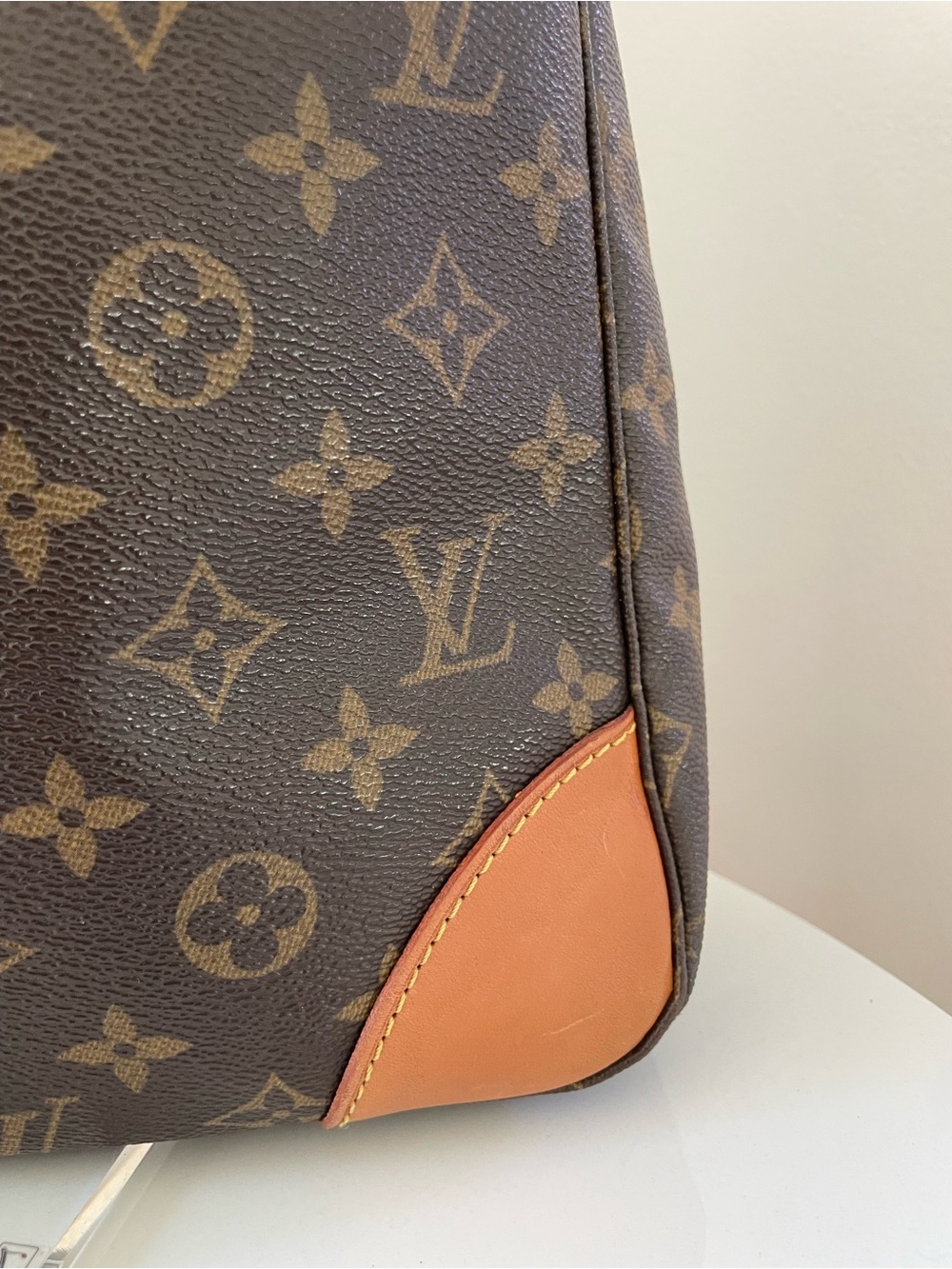 Louis Vuitton Monogram Canvas Shoulder Bag with Vachetta Trim - Picture 4 of 12